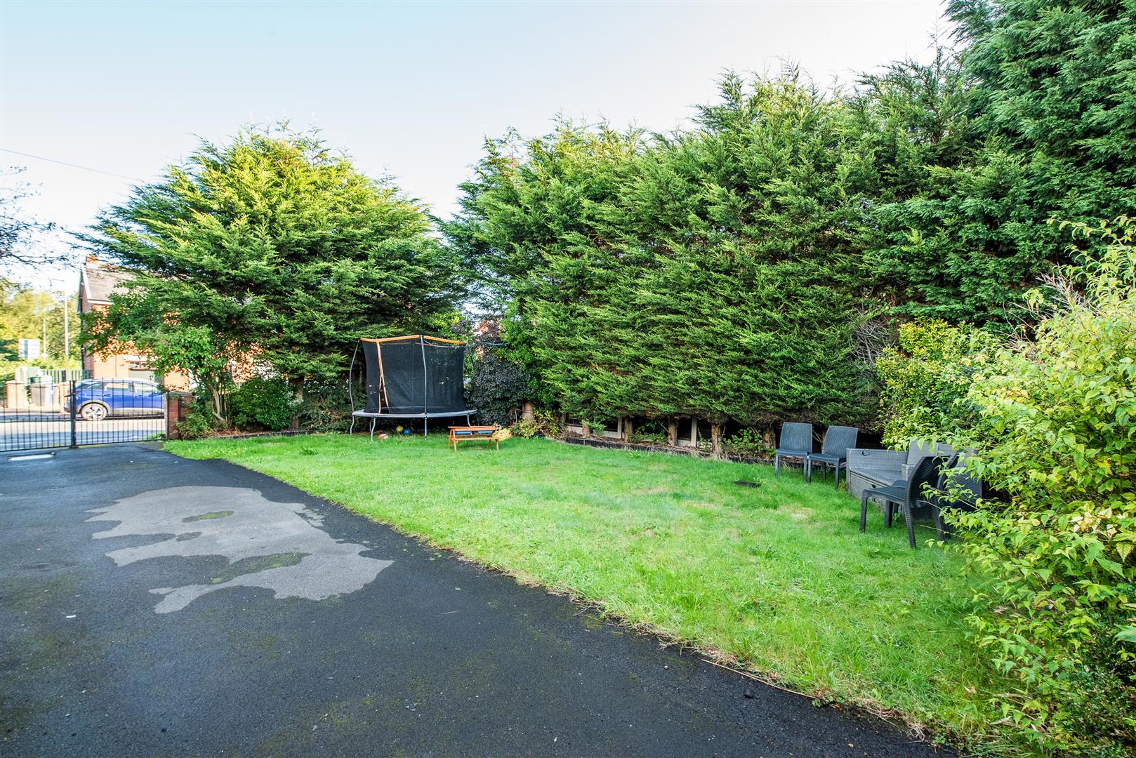 3 bed property in Brownedge Road, Preston